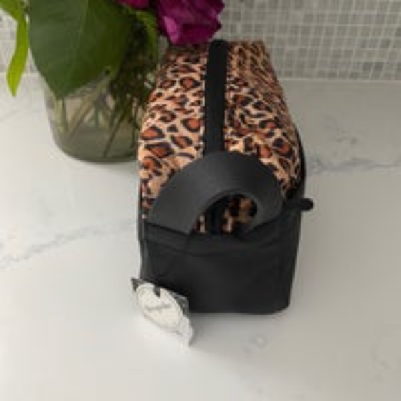Bespoke NWT Leopard Travel Kit - Picture 3 of 7